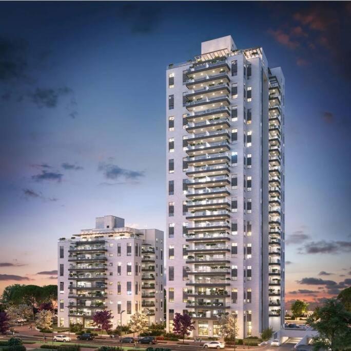 Grand House Lägenhet Qiryat Yam Exteriör bild